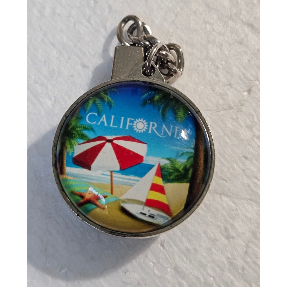 Vintage California Beach Keychain – Retro Coastal Souvenir – 1990s–2000s